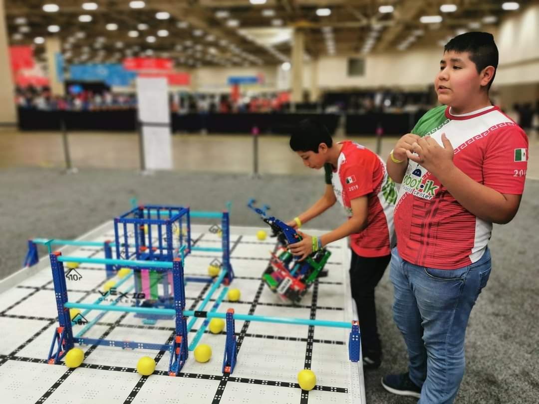 Finaliza con éxito paticipación de equipos Mexicanos en el Campeonato  Mundial de Robótica 2022 - VEX Robotics México