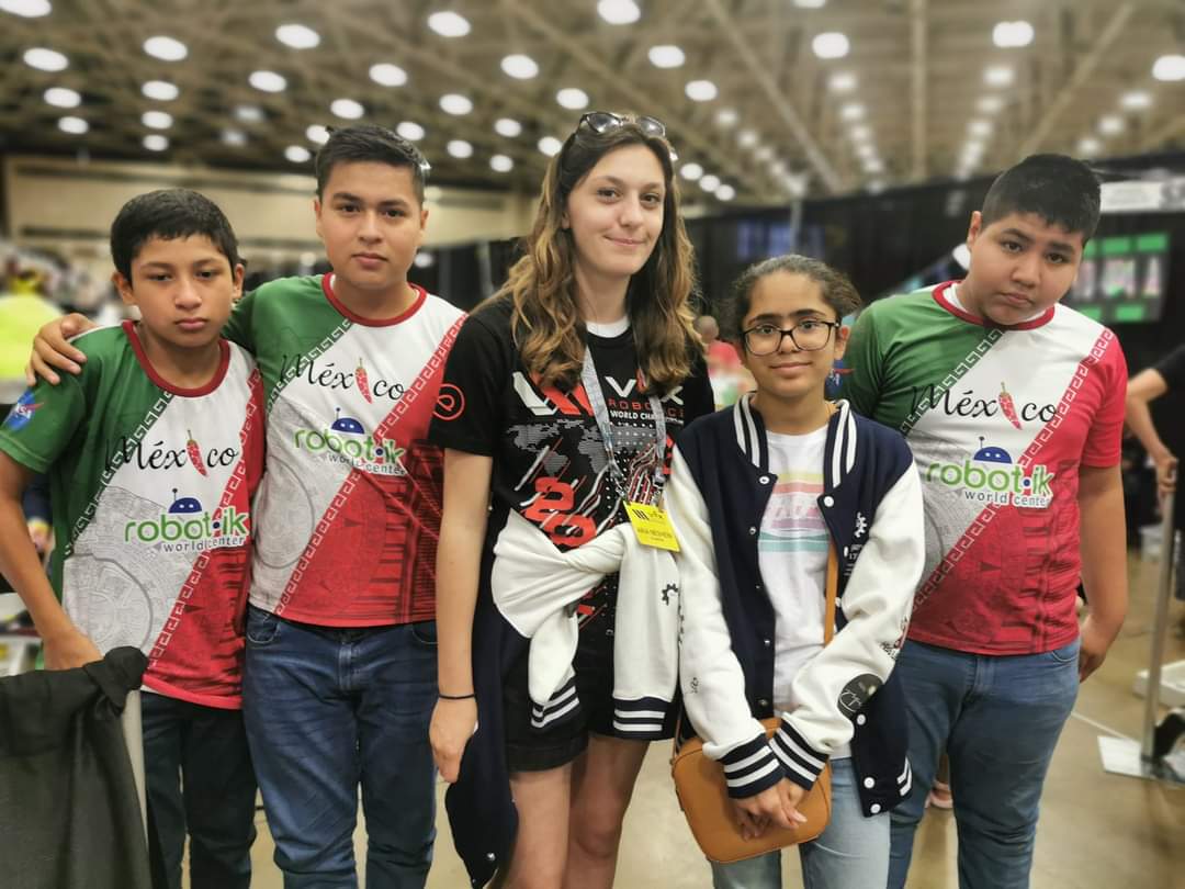 Finaliza con éxito paticipación de equipos Mexicanos en el Campeonato  Mundial de Robótica 2022 - VEX Robotics México