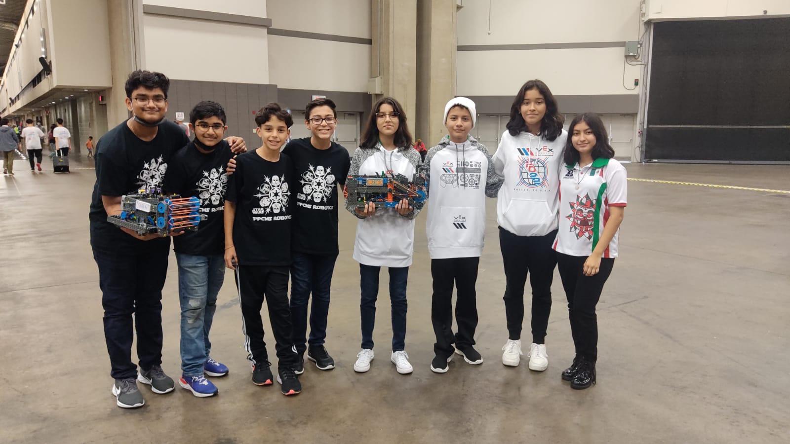 Finaliza con éxito paticipación de equipos Mexicanos en el Campeonato  Mundial de Robótica 2022 - VEX Robotics México